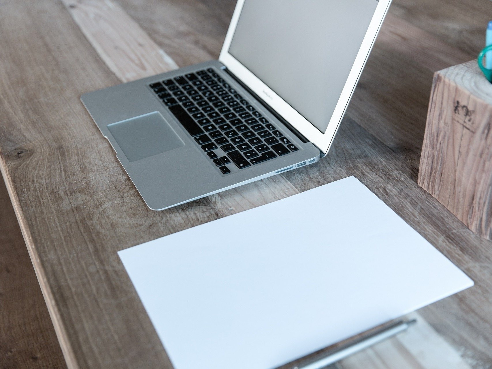 home-office-599475_1920
